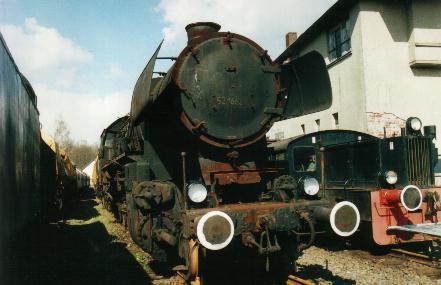 In the yard of Hermeskeil Museum, 
Germany, unrebuilt 52 662 was non operational. 
(Schichau of uncertain works number and date) 
<br>3 April 1994